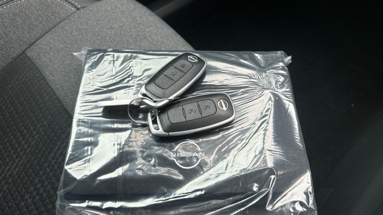 Nissan Qashqai 1.3 DiG-T MH N-Connecta 5dr Petrol Hatchback